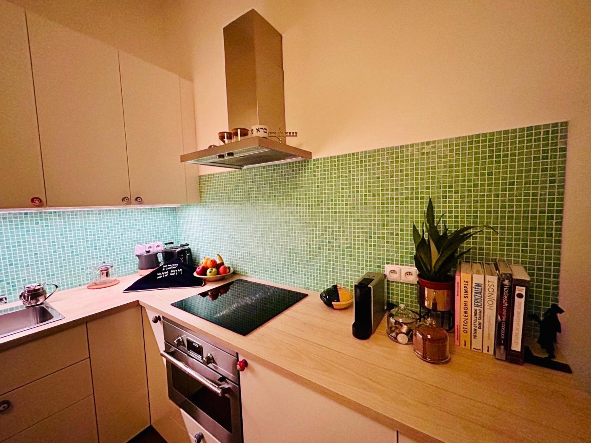 Green Balcony & King Size Bed Prague Ngoại thất bức ảnh
